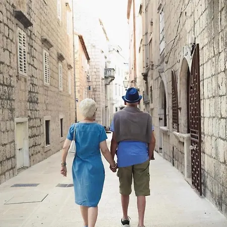 דירה Ellamar Center