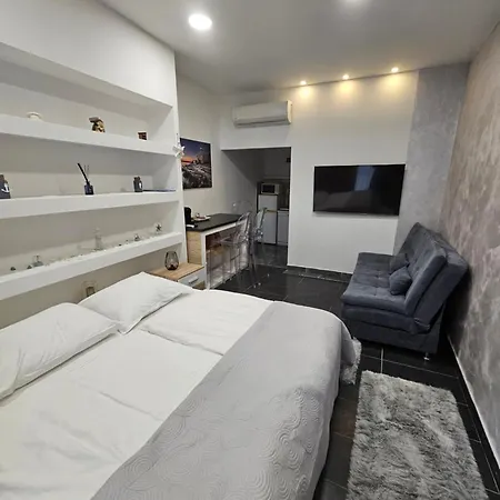 Ellamar Center דירה